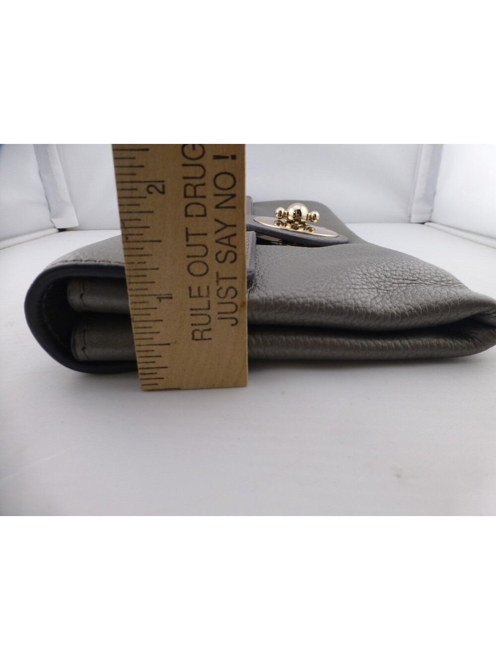 Chloé Metallic Gray Grained Leather Clutch Bag with Gold-Tone Turn Lock & DustF3 - Picture 15 of 15